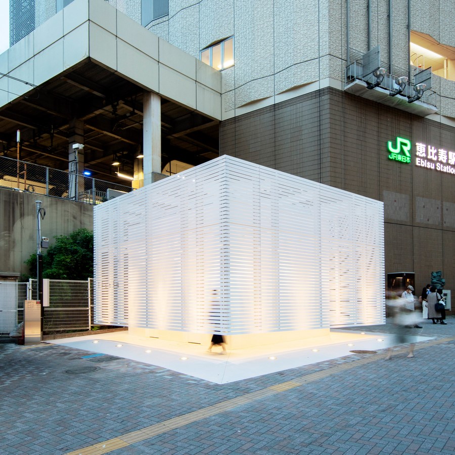 Public Toilet wrapped with White Aluminium Louvres In Central Tokyo by Kashiwa Sato - Sheet3