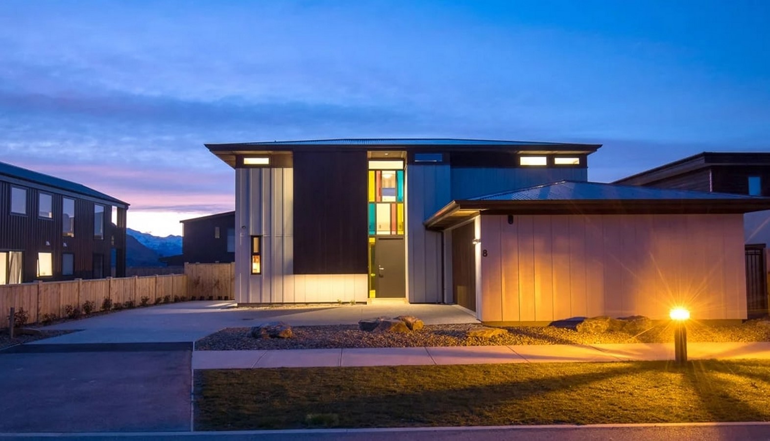 Wanaka Holiday Home_©https://static.wixstatic.com/media/c939fa_14893baf42264e9980c463dc7f5996ff~mv2.jpg/v1/crop/x_0,y_69,w_1100,h_663/fill/w_397,h_237,al_c,q_80,usm_0.66_1.00_0.01,enc_auto/wanakaexterior.jpg?w=999