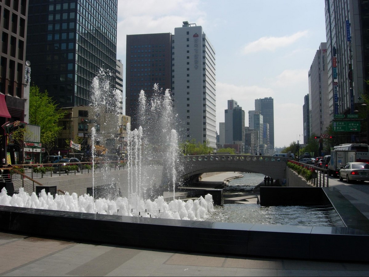 Cheonggyecheon, Seoul, 2012_©Wikipedia