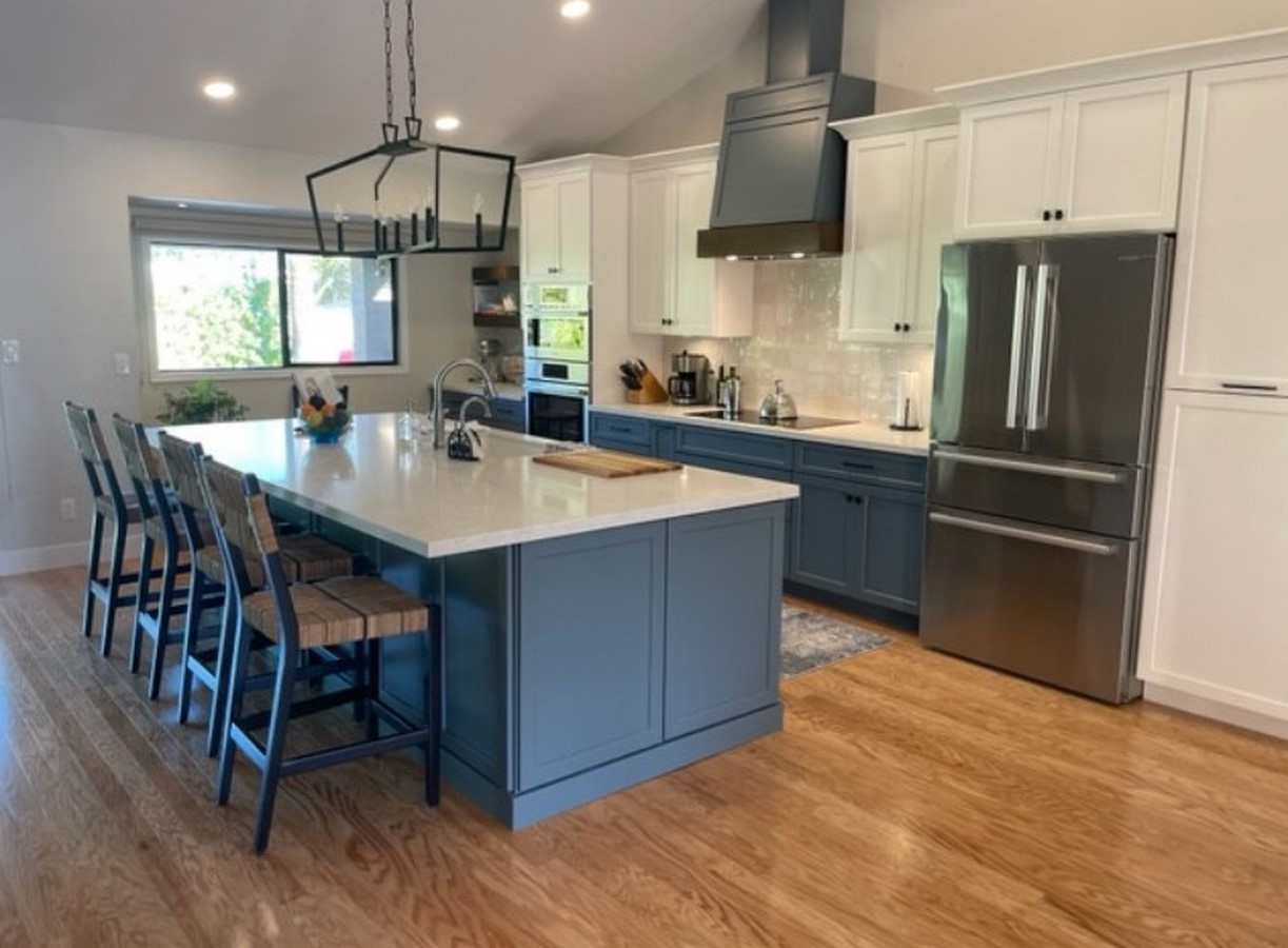 Interior Design_©www.houzz.com/hznb/photos/remodelled-kitchen-and-adjoining-spaces-open-and-airy-transitional-kitchen-phoenix-phvw-vp~182296318