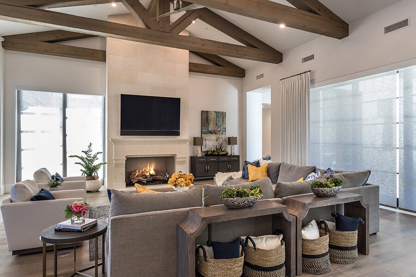 Living Room_©https://images.squarespace-cdn.com/content/v1/5a00be158a02c7070bb70c07/1595449761168-TDNYZPWGVQZ1KXOT9LG6/8502+N+49th+St-50+%281%29.jpg?format=1000w