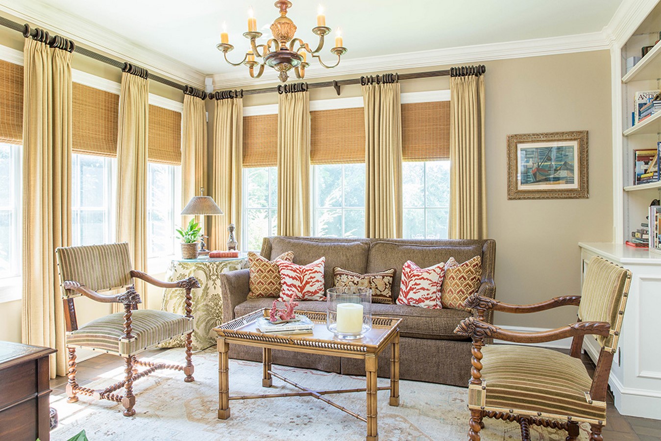 Living room_©www.ornamentationsdesign.com/portfolio-items/terrell-hills-classic-traditional-13/