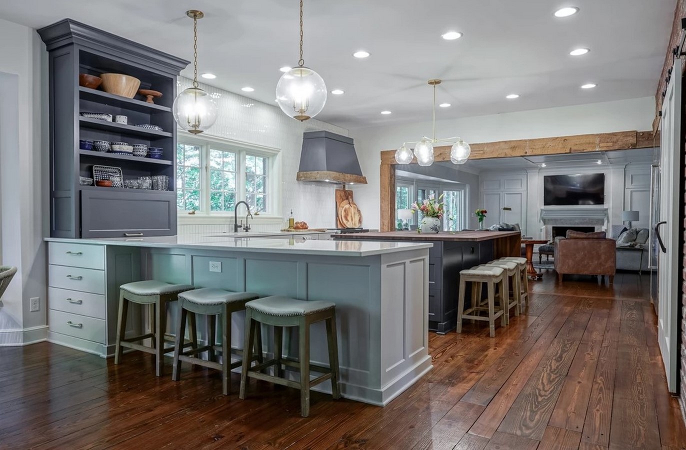 Kitchen_©https://www.jennieggerdesigns.com/copy-of-millwork?pgid=k23qrs58-f448eae3-985a-4150-9502-02f098b0768f