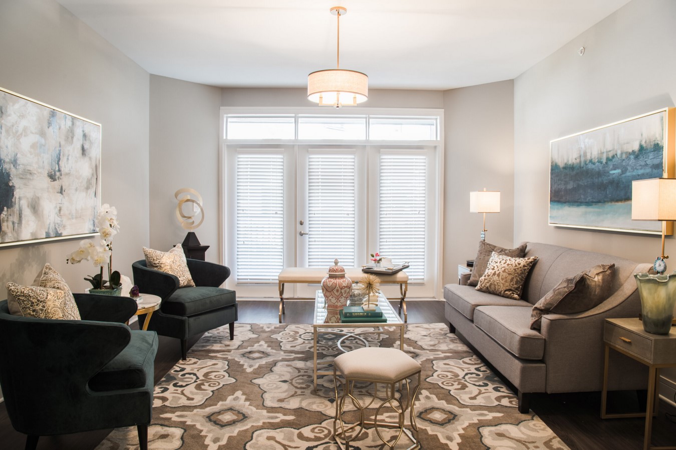 Living Room_©https://images.squarespace-cdn.com/content/v1/5e9f22138691570517cdad34/770a45ff-c4de-4d03-92ae-8522bb33f9a4/Quarry-1.jpg?format=2500w