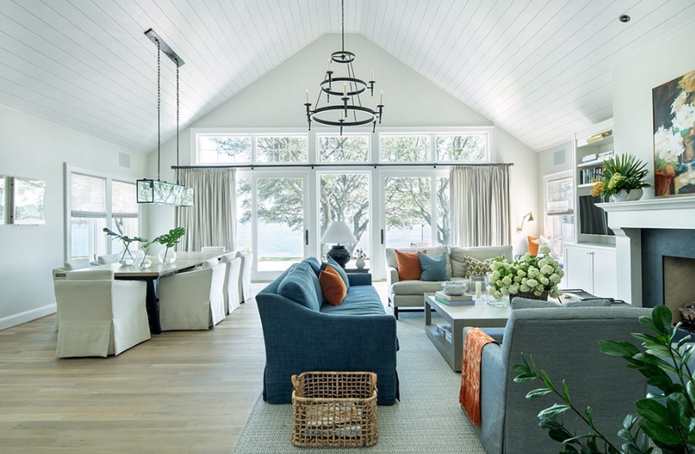 Living room _©http://www.spacedesigngroup.us/galleries/residential/living-spaces/