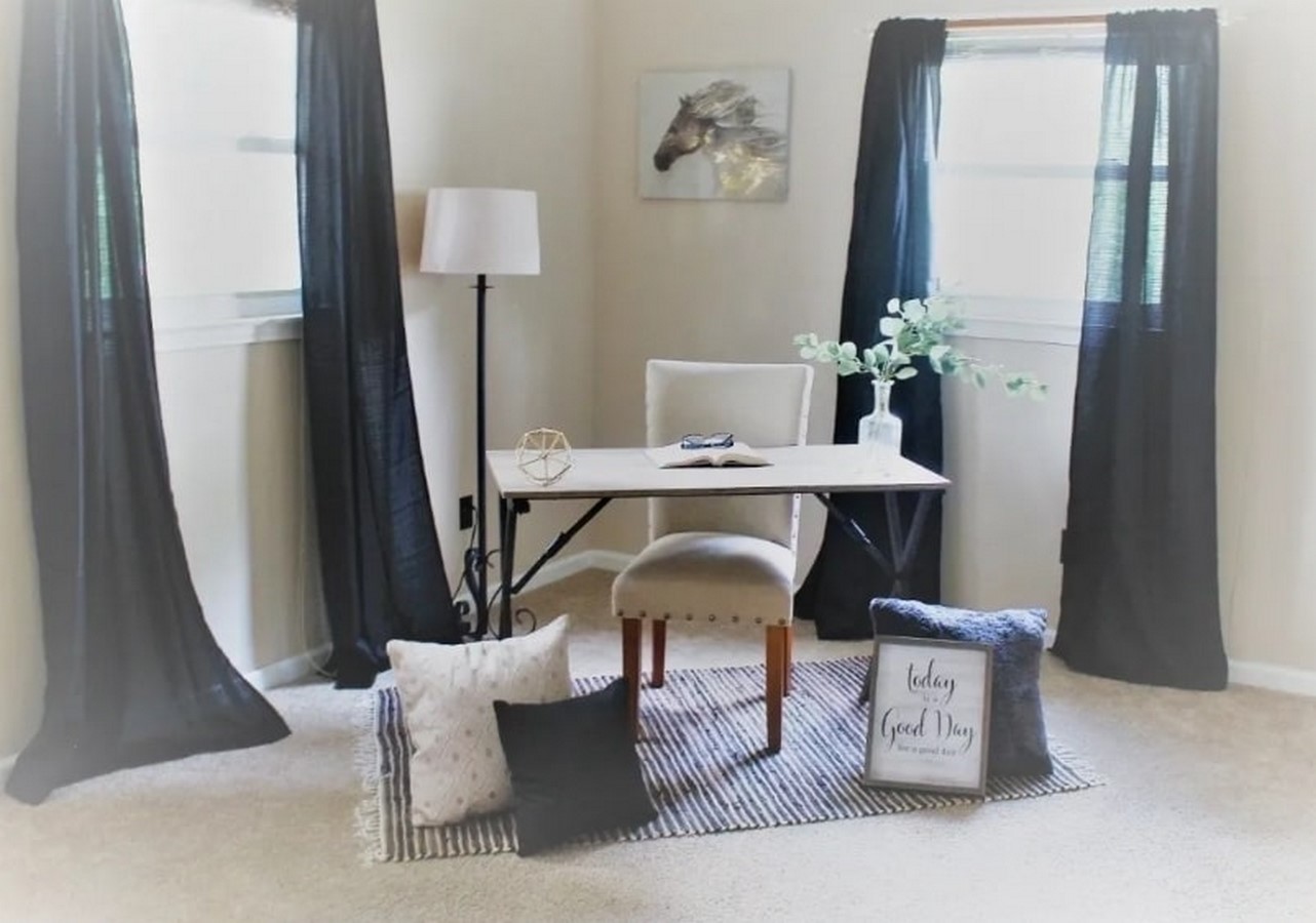 Interior design _©https://img1.wsimg.com/isteam/ip/575045a6-6a24-4f3f-9393-d491154f0036/stone%20office.jpg/:/rs=w:1300,h:800