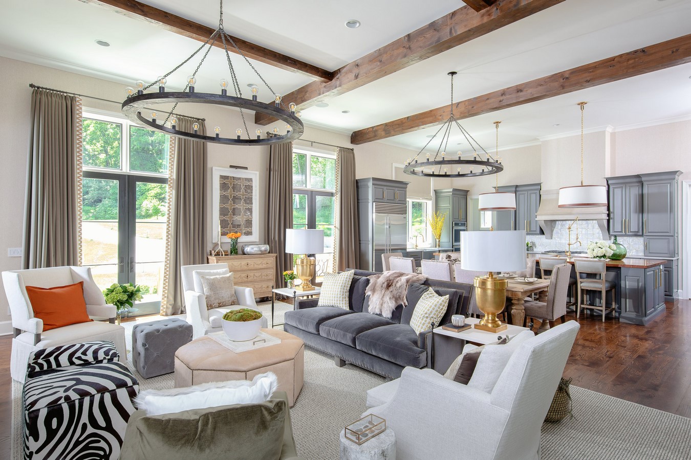 Interior design_©https://images.squarespace-cdn.com/content/v1/5bf1b26e372b96f90b8e6531/1558393268454-PPEIG4YIQ272YN0FUXEP/1260+Saxon+Dr-0003.jpg?format=2500w