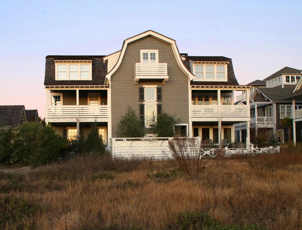 Beach Vacation Home_©https://www.rheacrenshaw.com/vacation-project-2