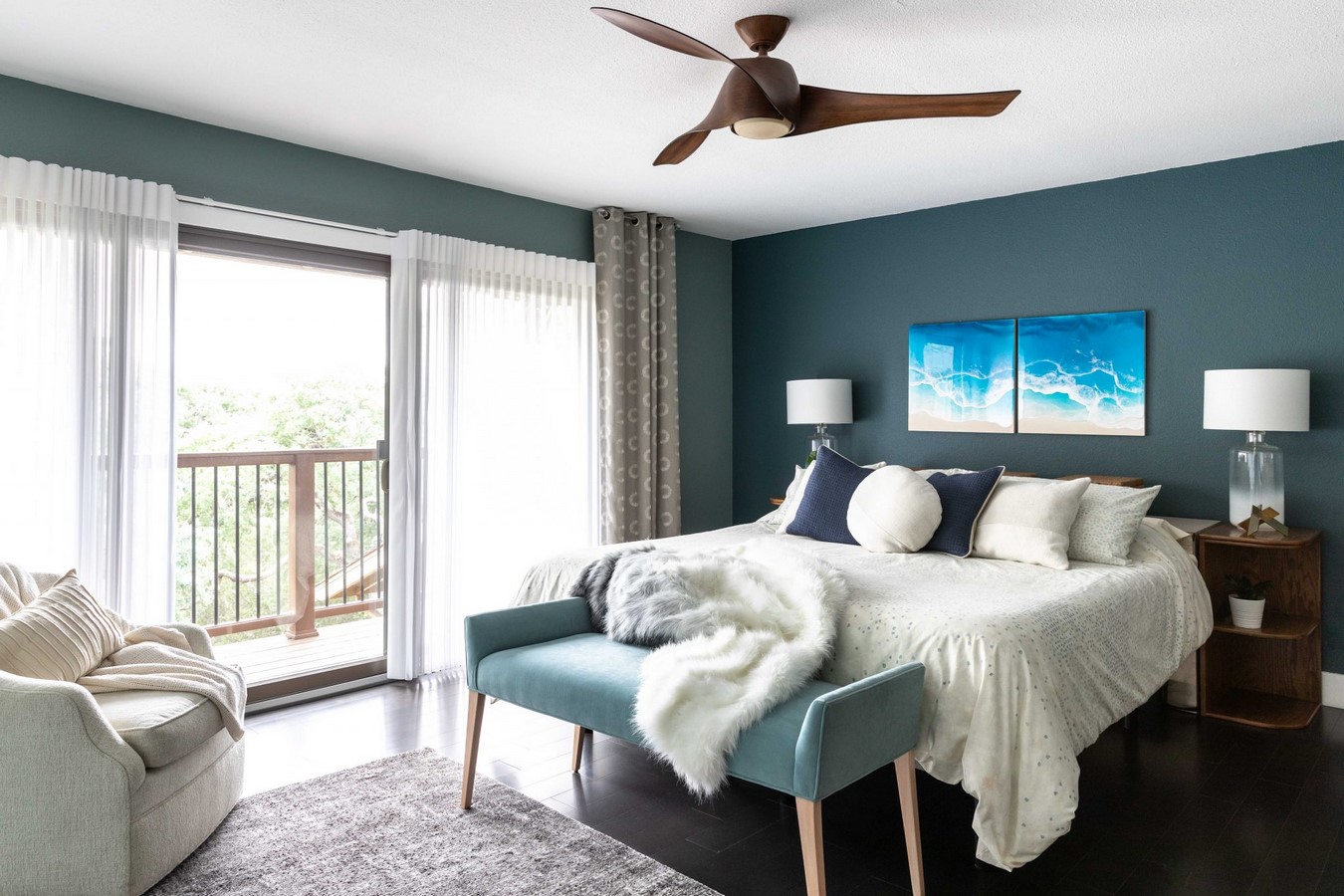 Stylish Suite Retreat_©https://rwarddesign.com/wp-content/uploads/2021/04/BluffLn_WEB-2.jpg?w=999