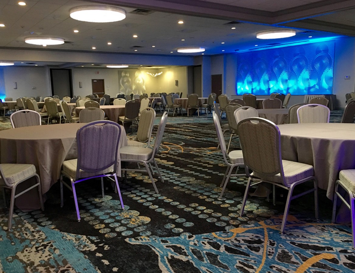 <span style="font-weight: 400;">Coralville Iowa Radisson Hotel_©</span><span style="font-weight: 400;">https://designersomaha.com/coralville-iowa-radisson/</span>