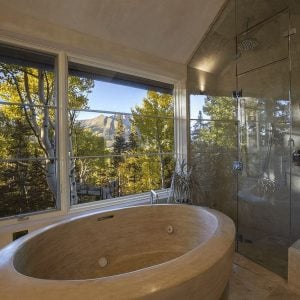 An inside look at all the houses owned by Oprah Winfrey - RTF