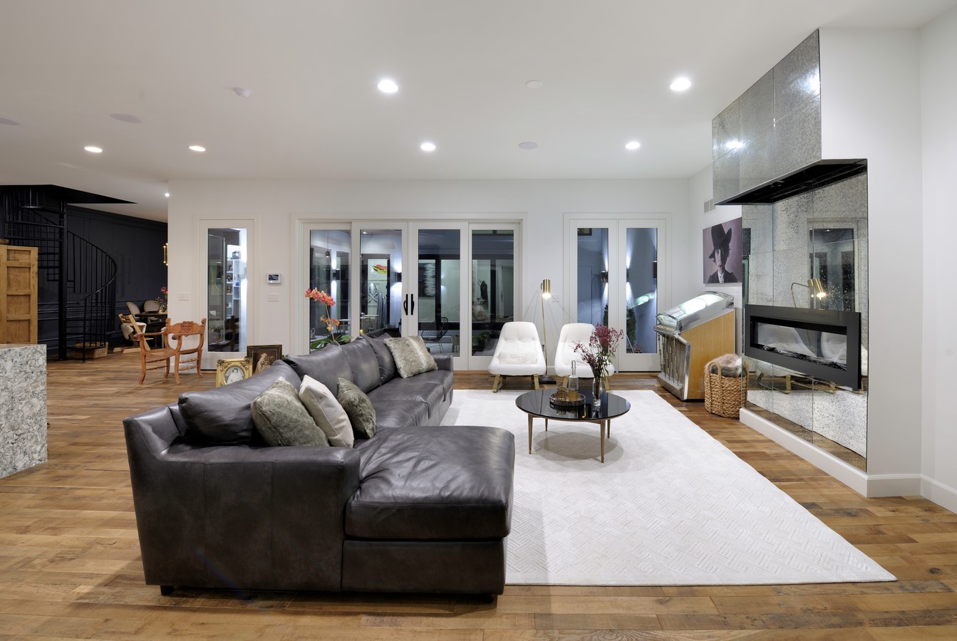Interior design_©http://savvyladue.com/wp-content/uploads/2019/07/DSC2905-copy.jpg?w=999