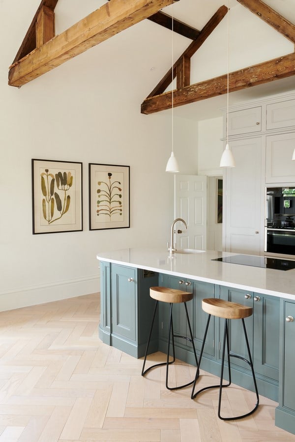 Kitchen_©https://images.squarespace-cdn.com/content/v1/559ec0c5e4b0fc221656185b/1624458699819-XLGB9A85A3G985DA473D/20210520_VC_5_Bailgate_Court_05_0010.jpg?format=2500w