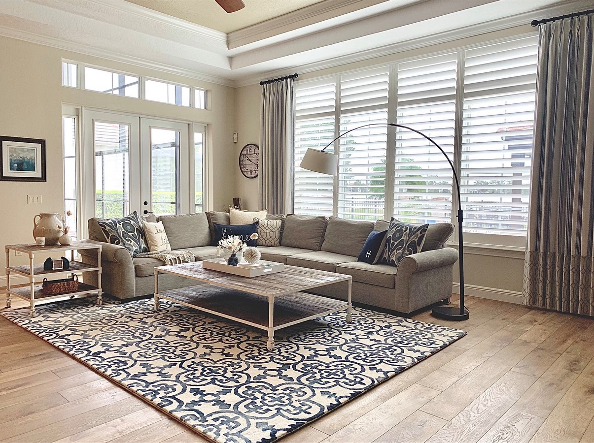 Living room_©https://st.hzcdn.com/simgs/5af1b5640d9f5af7_14-0140/home-design.jpg?w=999