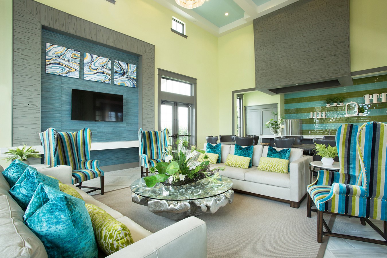 Living room_©https://rhettalexander.com/wp-content/uploads/2019/06/LakeshoreClubhouse1.jpg?w=999