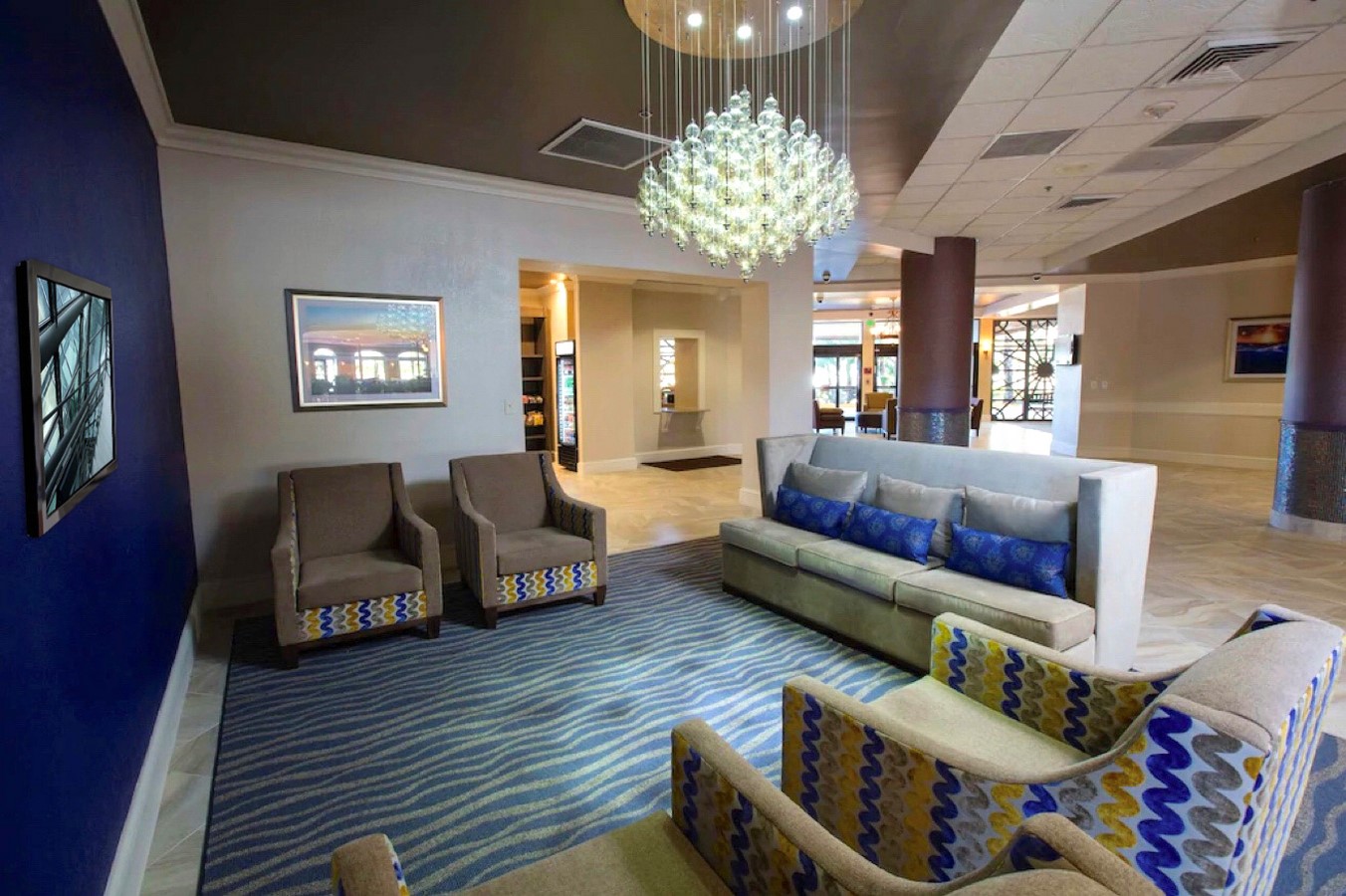 Living room_©https://interiors.senahospitalitydesign.com/shd-media/2019/09/hotel-hospitality-resort-design-firms.jpeg