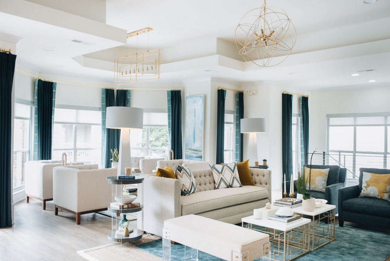 Living room_©https://images.squarespace-cdn.com/content/v1/592ed64e3a0411d38a76b7ec/1568223884975-KL3WZYKXKB1MDOKOO9JS/MULTI+FAMILY+DESIGN+-+THE+DESIGN+STUDIO+OF+LOUISIANA+-+birmingham+apartment?format=750w