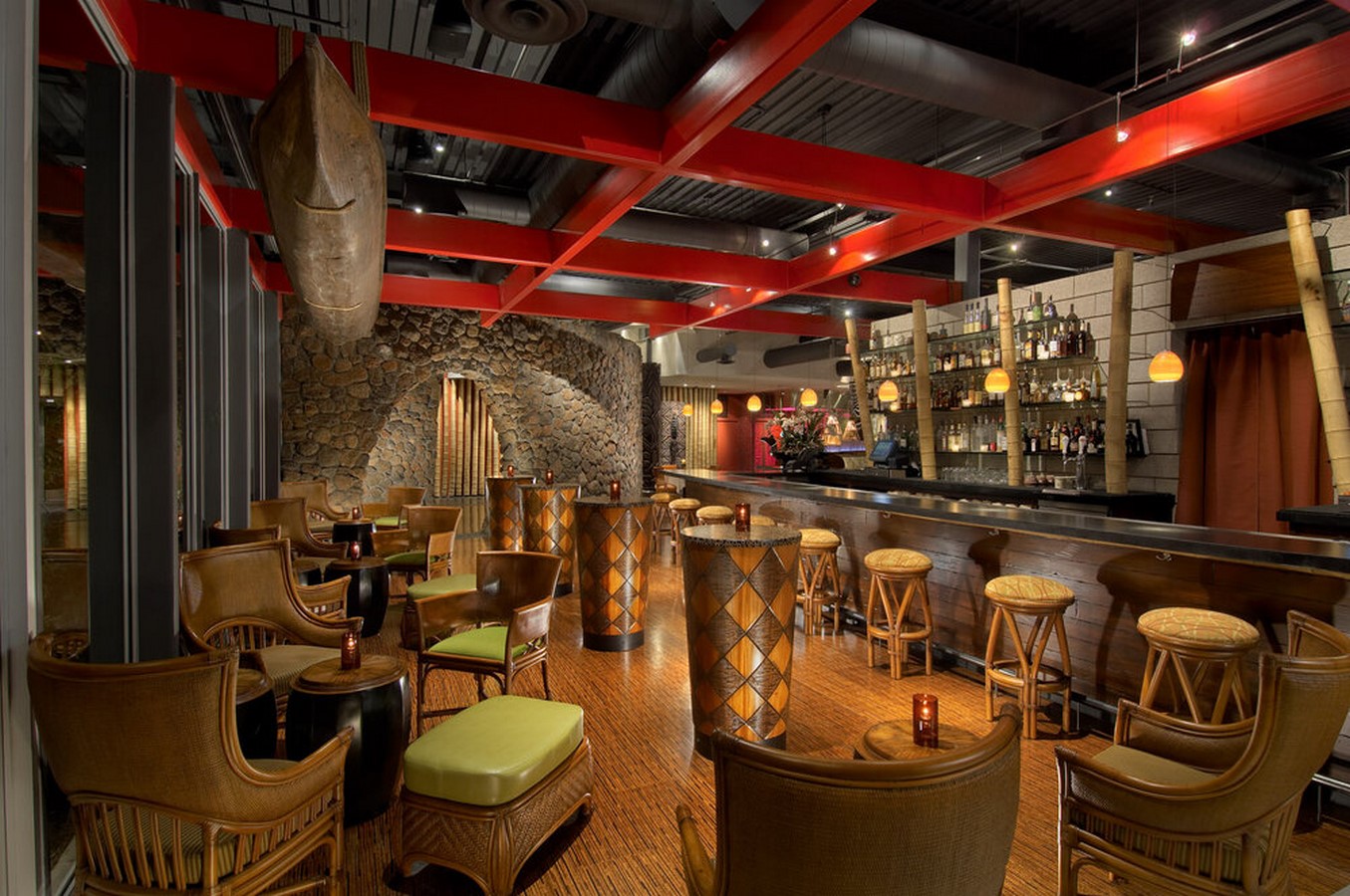 TRADER VIC'S_©https://images.squarespace-cdn.com/content/v1/5dd69f9ef2327b0c4a170a9a/1574445813712-AOLNFEZ5HU2WANJOIYOJ/04_TVics.jpg?format=1000w