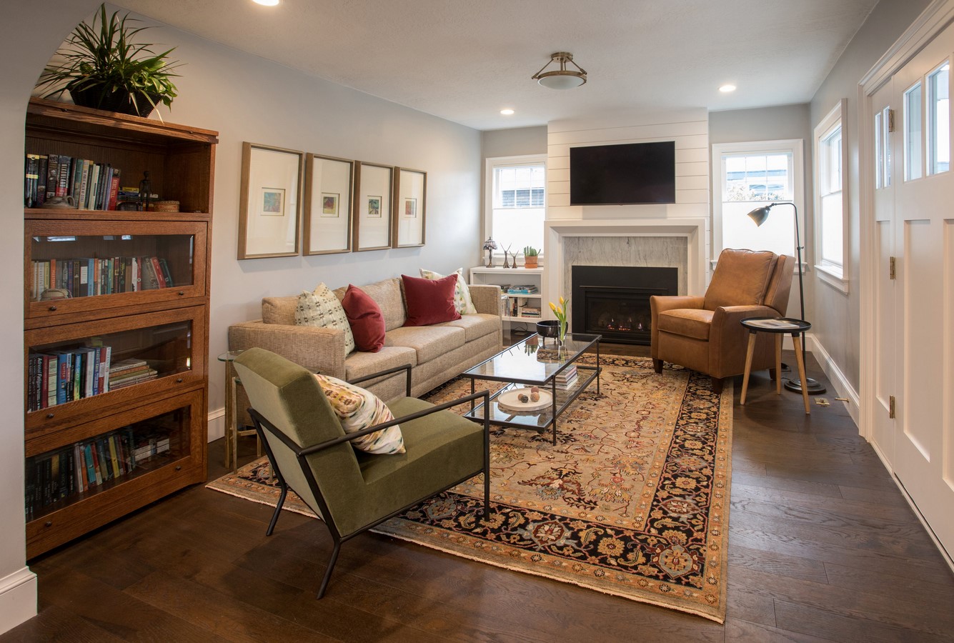 Sitting Room_©https://images.squarespace-cdn.com/content/v1/5b1052349f87706da3bee632/1557861564006-SJVXYL1QO8KLNDE59DWS/006+Julie+Interiors+McClelland+House+April+2019+FINALS.JPG?format=2500w