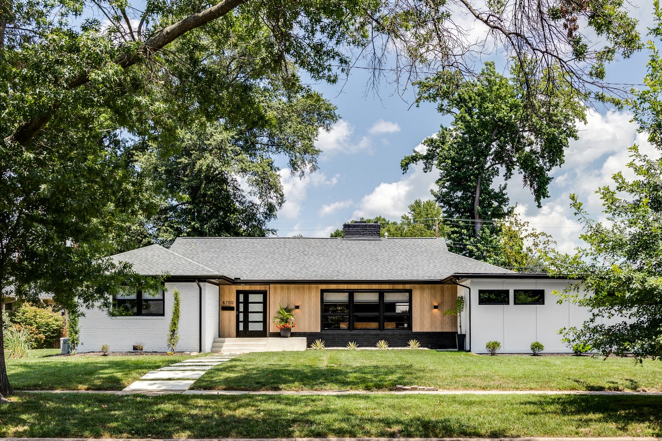 House Exterior_©https://lustrehome.com/worklustrehome/gddcznwao9cxhe54e464ork4mnyzly