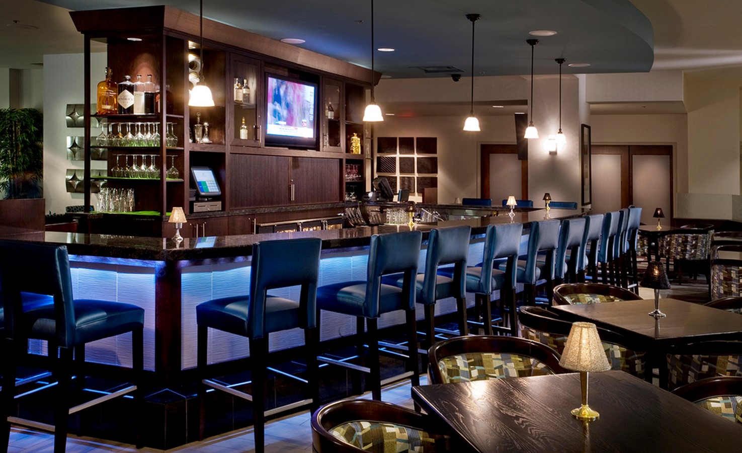 Restaurant_©https://www.merimeis.com/interiors#/doubletree-by-hilton-chicago-ohare-rosemont