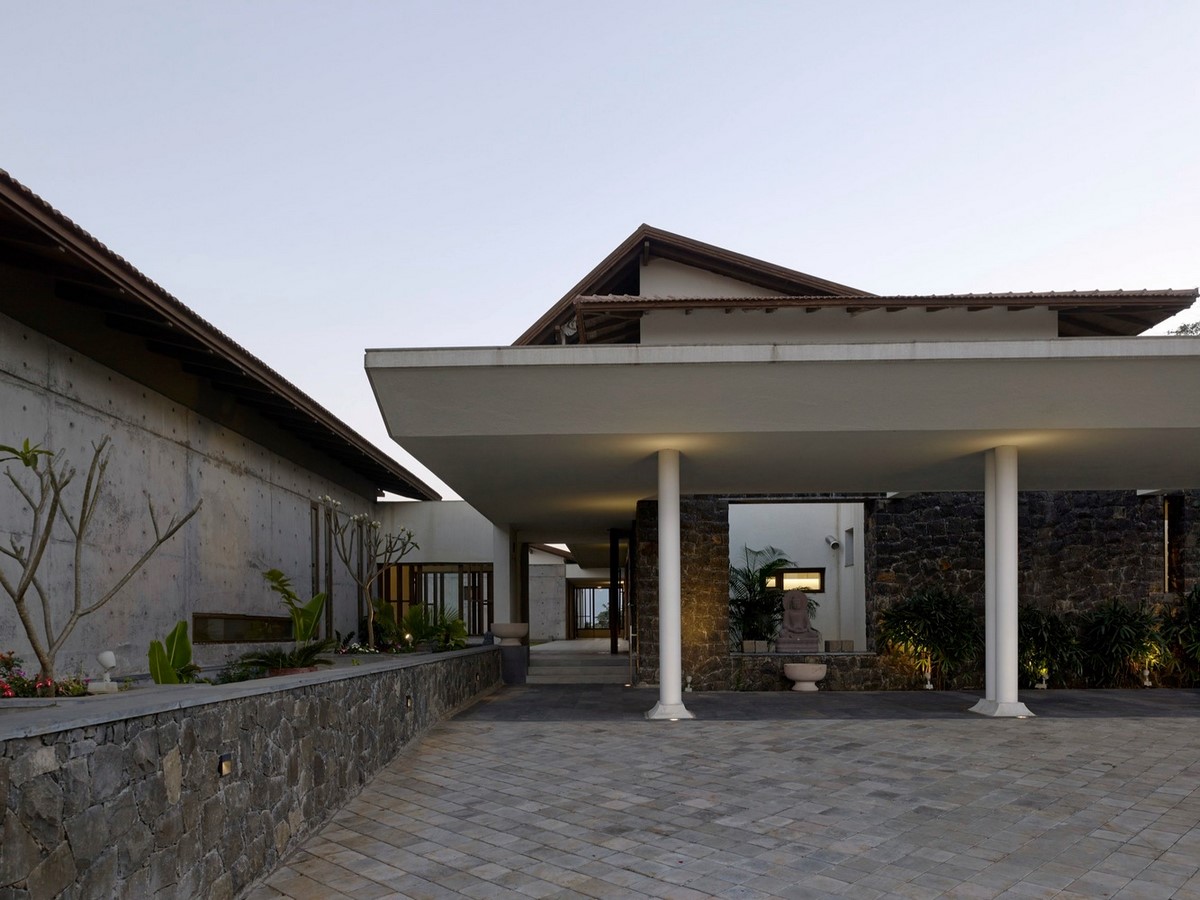 Heavy Structure and Light Roofs_©Ariel Huber