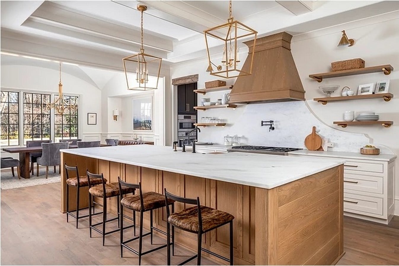 Modern Farmhouse Kitchen Houston TX_©https://www.jojowongdesign.com/copy-of-interior-design-the-heights?pgid=kig3uk1r-291af8bc-b1ef-4649-b0c7-a27bea6abfe8