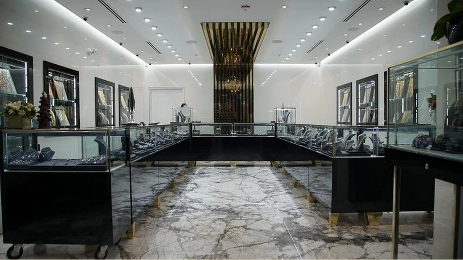 Kilani Jewelers_©https://www.precision.us.com/kilani?pgid=kbtv298k-883fb385-978a-402f-8611-641df60318c4