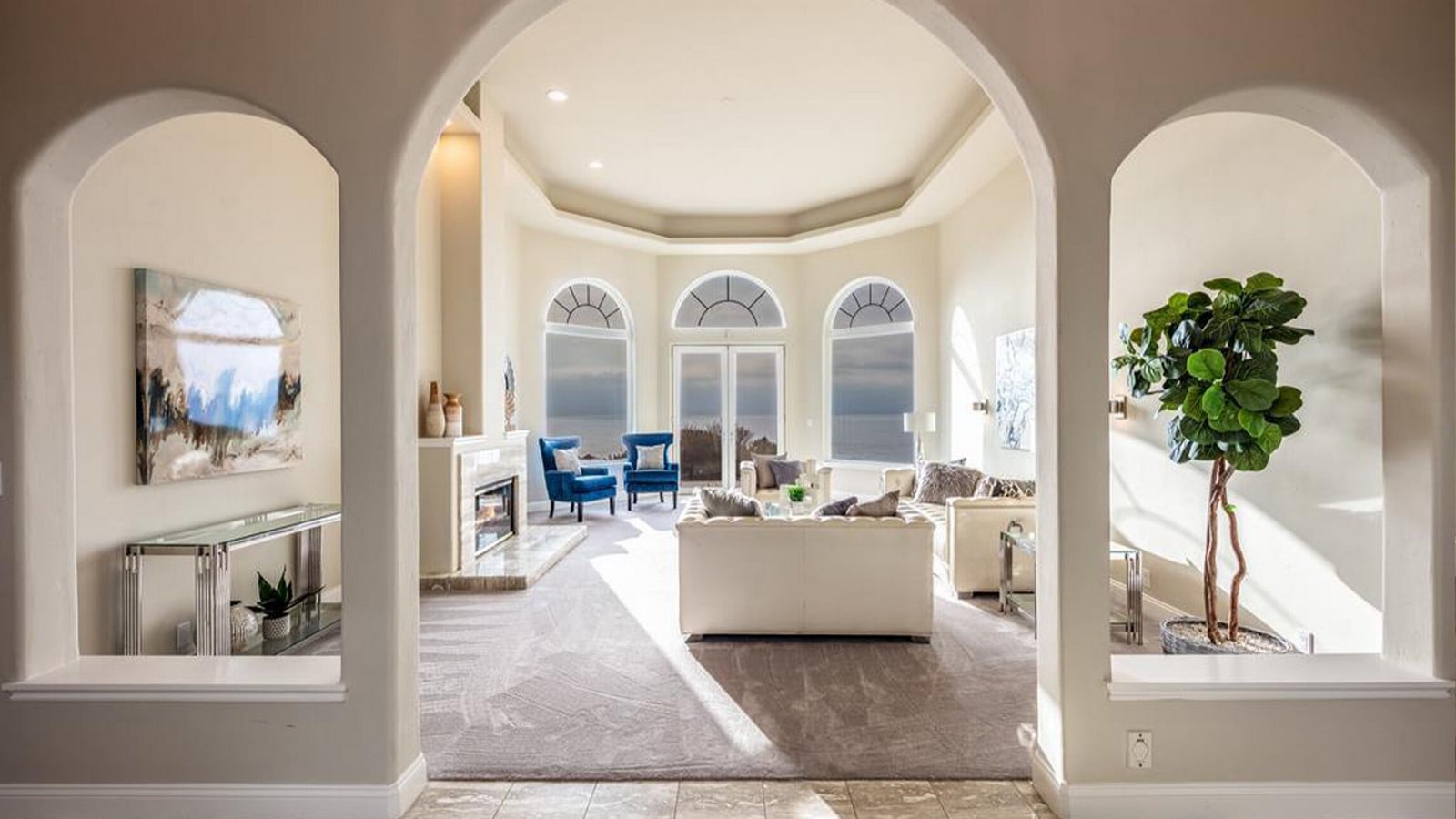 LOS GATOS STUNNER_©https://images.squarespace-cdn.com/content/v1/5c0ea7a0d274cbe8a7e5e3dc/1595381984057-QIOBVV9T7D11OLSGTKGN/carmel2.jpg?format=2500w