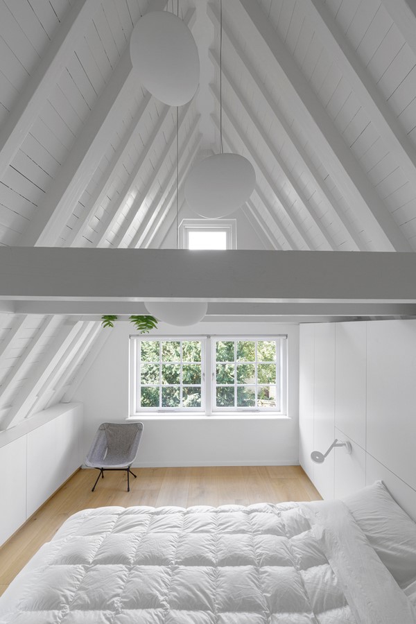 Neglected 17th Century Canal House converted Into A Bright Home With Colorful Interiors by i29 - Sheet5