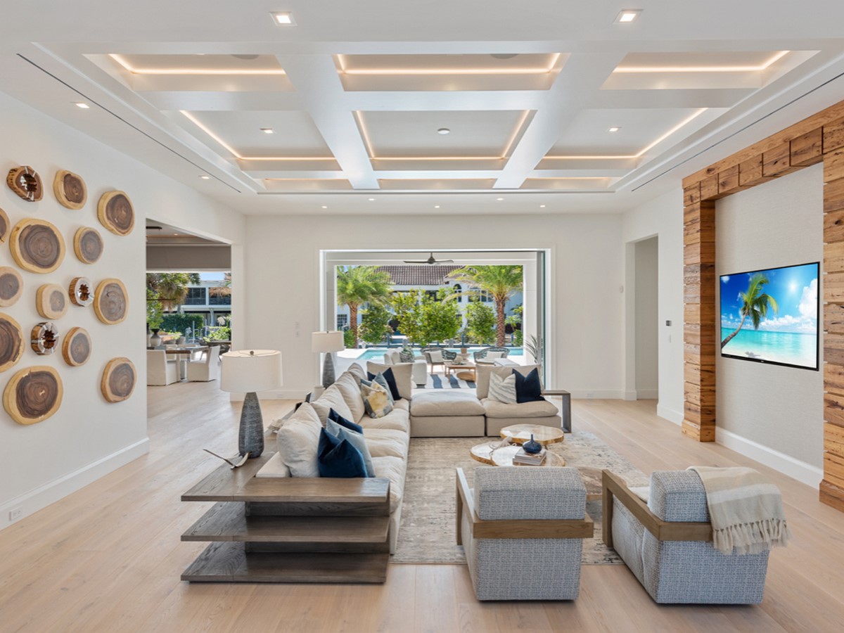 Living area _©https://npid.b-cdn.net/wp-content/uploads/2020/06/500-16th-ave-s-naples-fl-34102-entry-view.jpg?w=999
