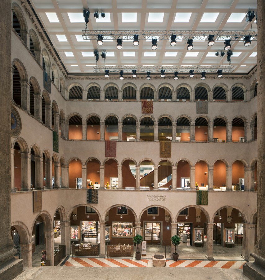 Timeline of restoration: Fondaco dei Tedeschi, OMA