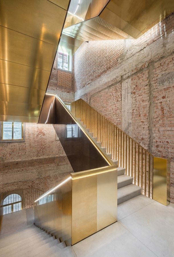 Timeline of restoration: Fondaco dei Tedeschi, OMA