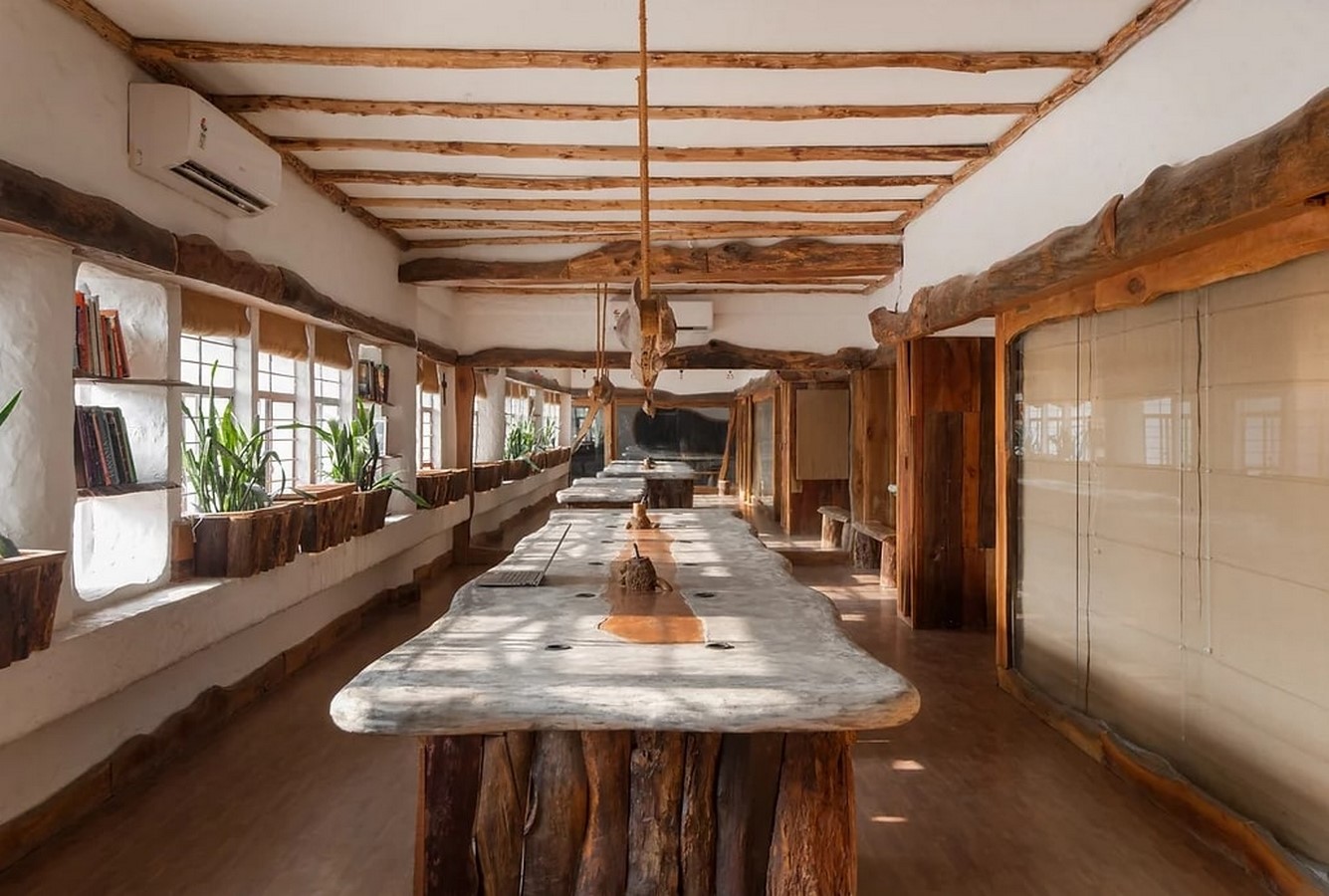 Creative space with upcycled wood_ ©https://www.earthitects.com/workspacedesign?lightbox=dataItem-l4y4tckt3