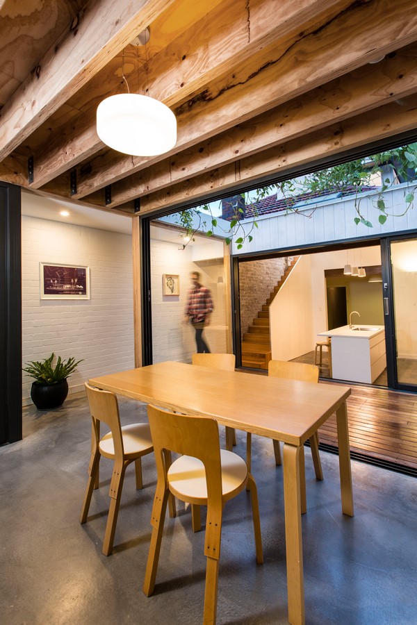 View from dining towards the kitchen_©good-design.org