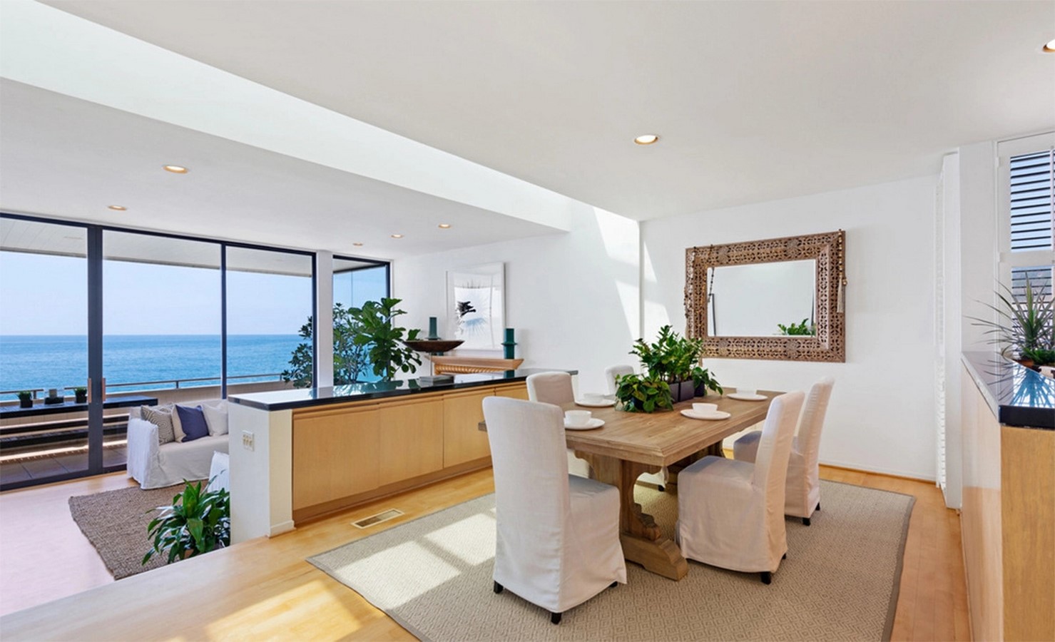 An inside look at the houses owned by Gal Gadot - Sheet7