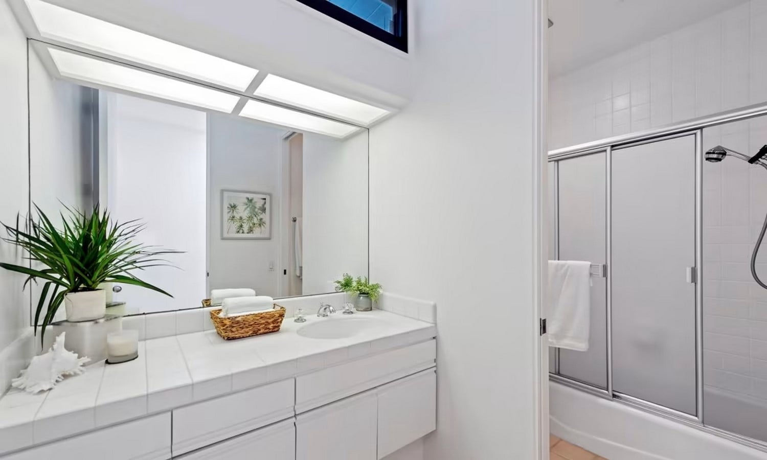 An inside look at the houses owned by Gal Gadot - Sheet9