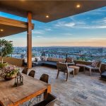 An inside look at the houses owned by Zac Efron - Sheet7