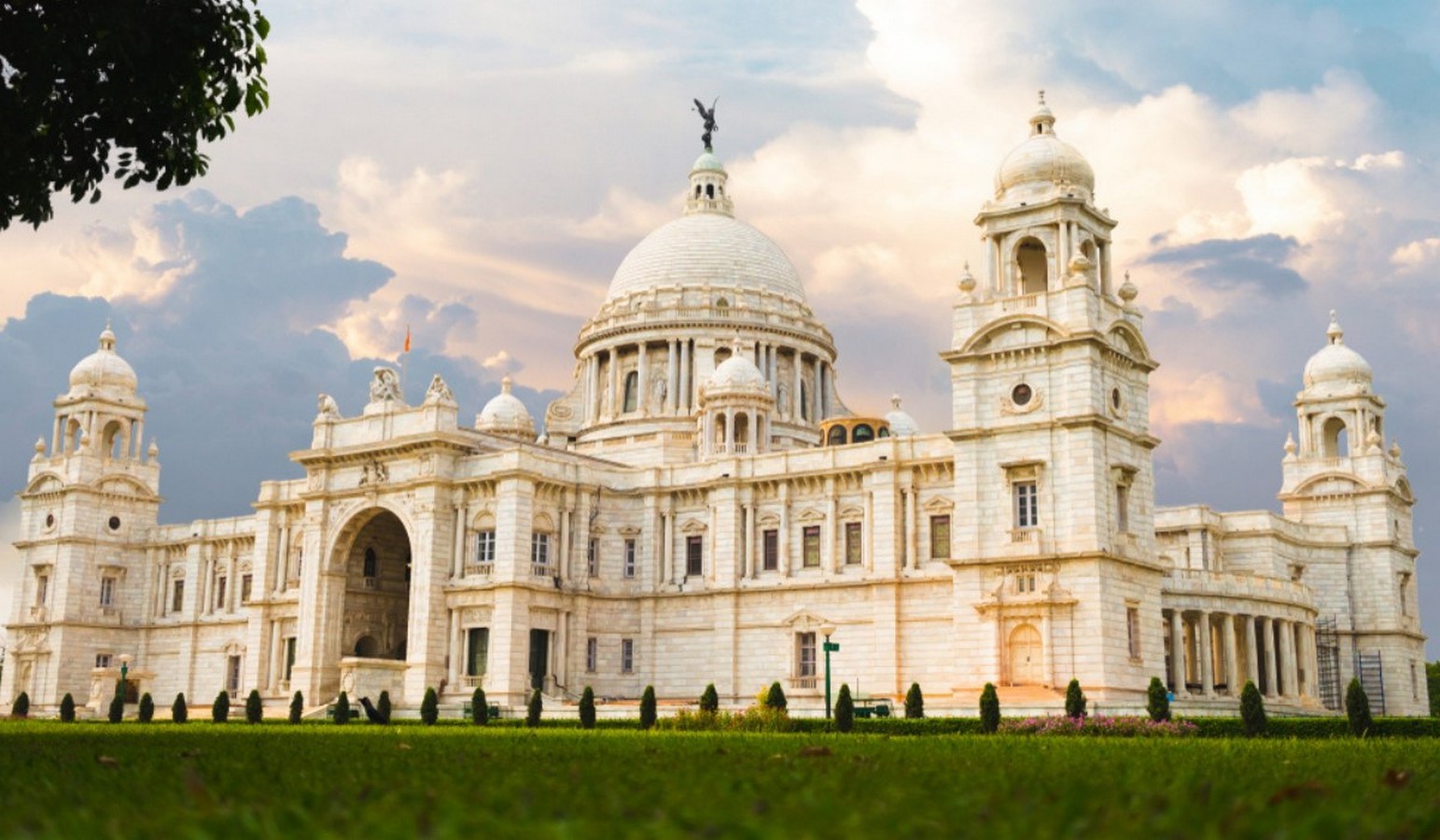 An overview of Indo-Saracenic architecture in India - Sheet2