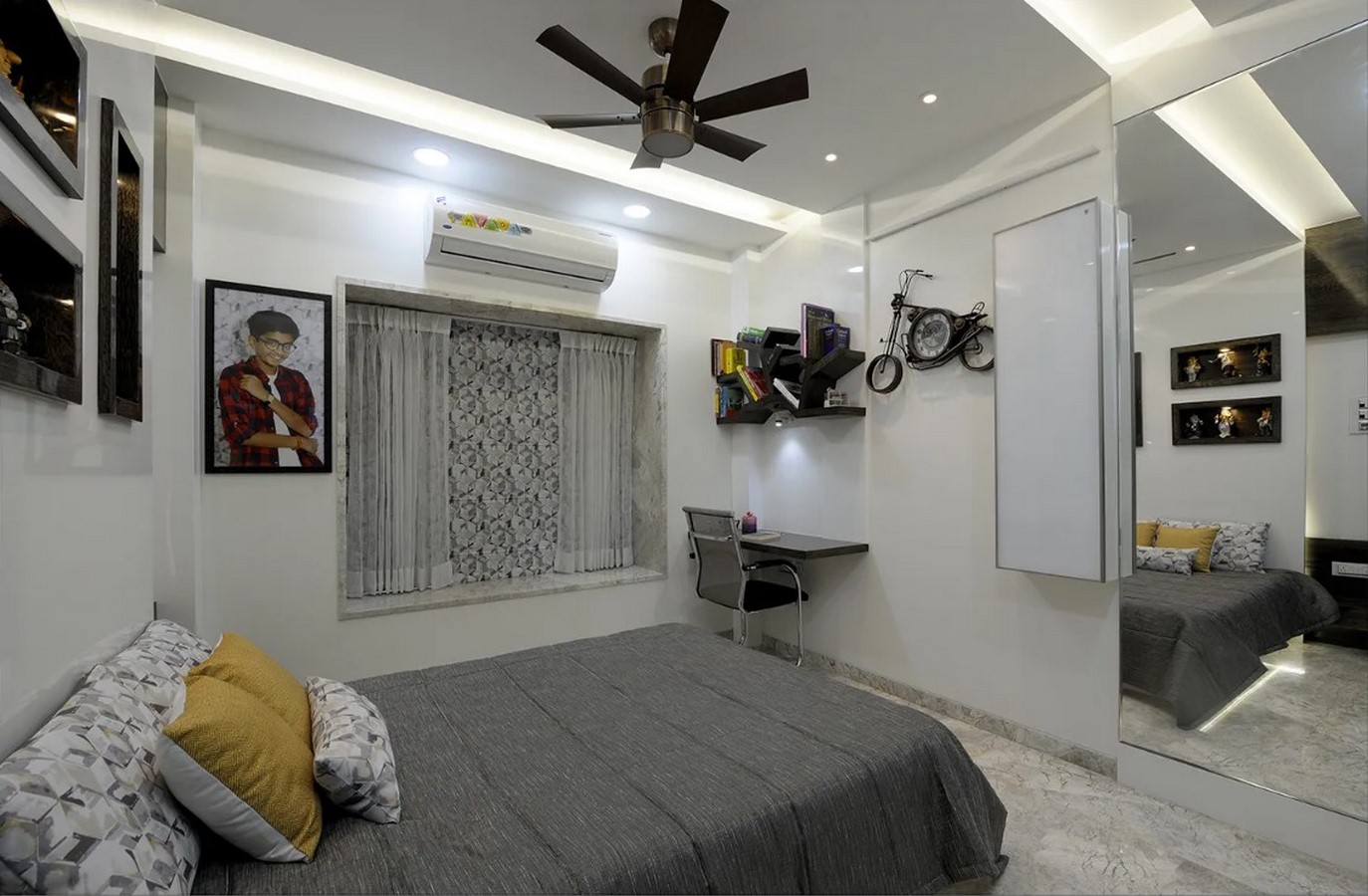 Bedroom_©http://sayyaminterior.com/residential-interior-designing-gallery/