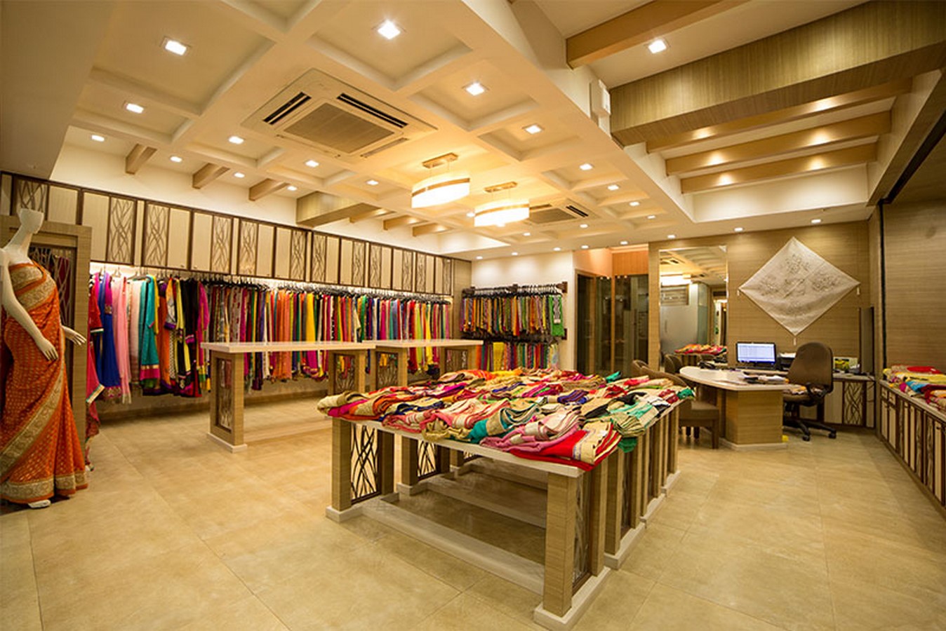 Showroom_©http://doorstepinteriors.in/commercial-office-interiors-designers.php