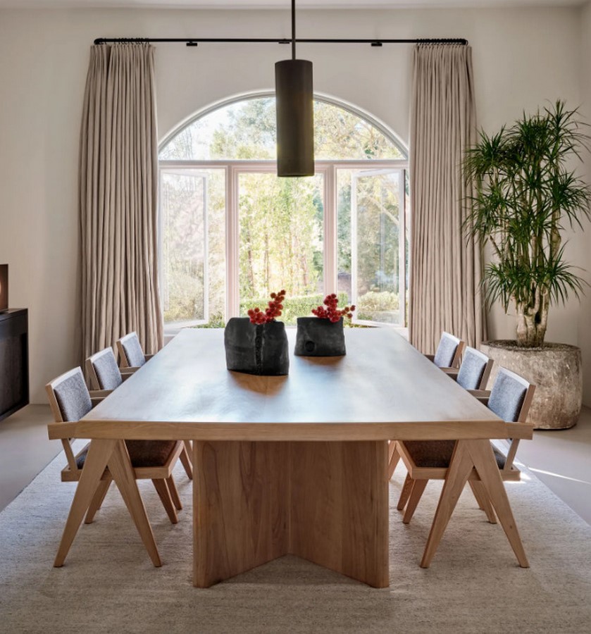 Dining area_ httpswww.dirt.comgallerymore-dirtreal-estate-listingstravis-barker-picks-up-second-calabasas-mansiontravisbarker_cala18