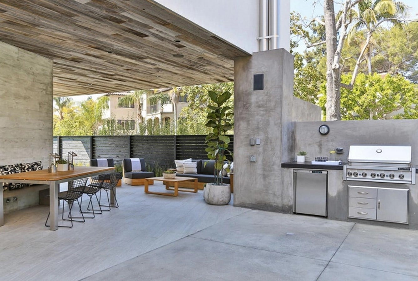 Sun-filled spacious rooms_ httpswww.dirt.comgallerymore-dirtreal-estate-listingstravis-barker-picks-up-second-calabasas-mansiontravisbarker_cala18