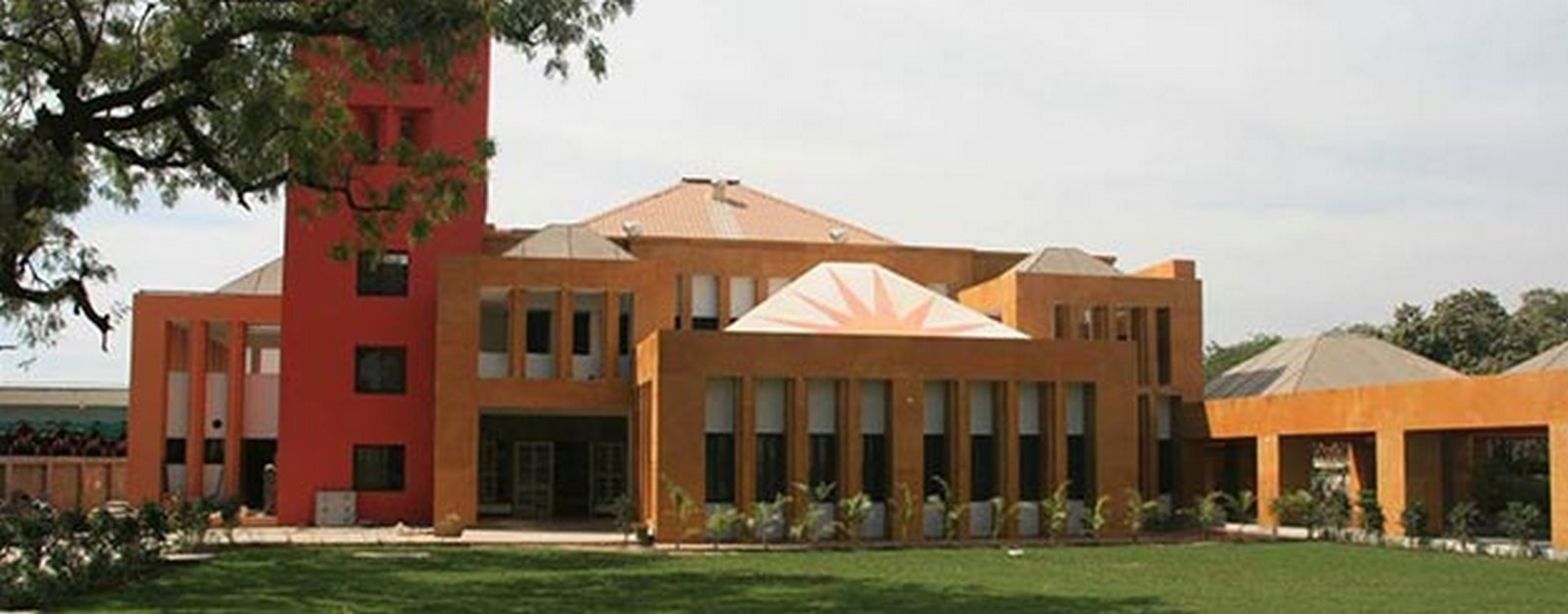 Maharaja Agrasen Foundation_©http://www.interfacedesigners.in/publicbuildings/maharaja-agrase-foundation-project-detail.html#prettyPhoto
