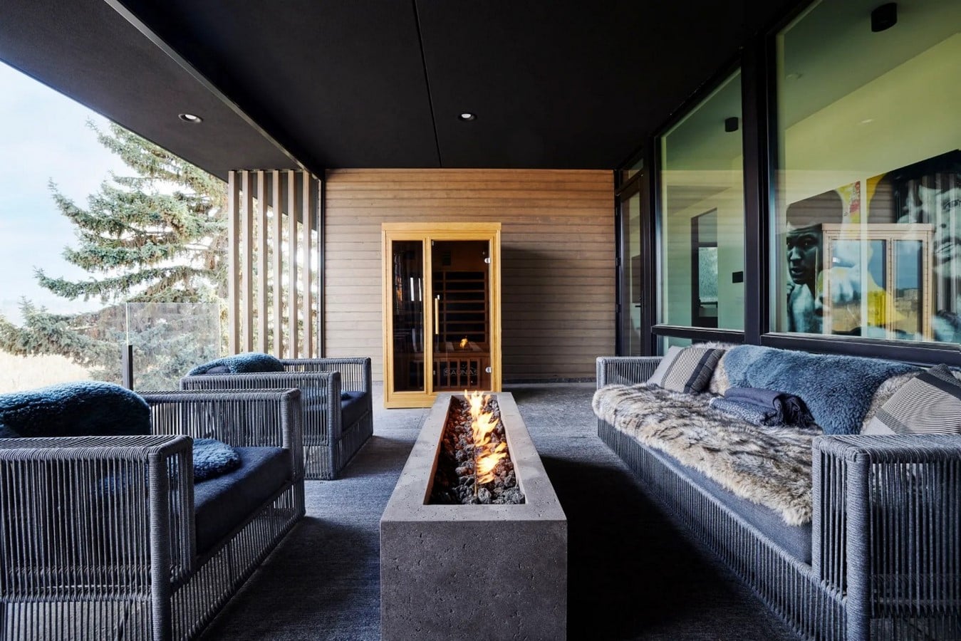 Balcony_©architecturaldigest.com
