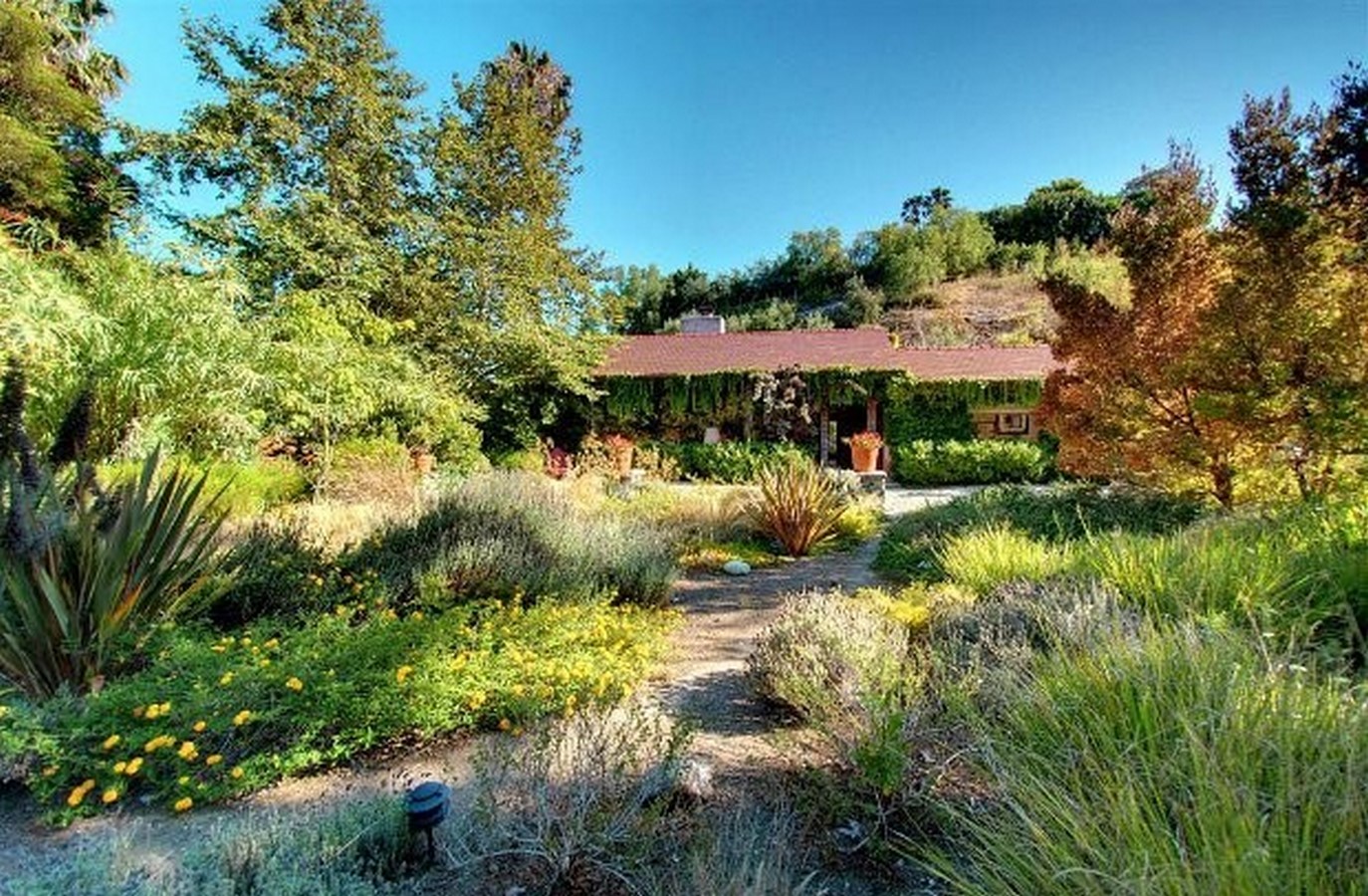 An inside look at the houses owned by Chris Pine - Sheet11