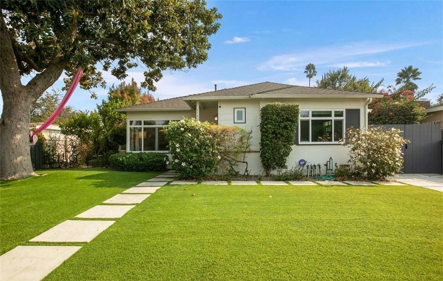 An inside look at the houses owned by Chris Pine - Sheet2