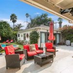 An inside look at the houses owned by Chris Pine - Sheet5
