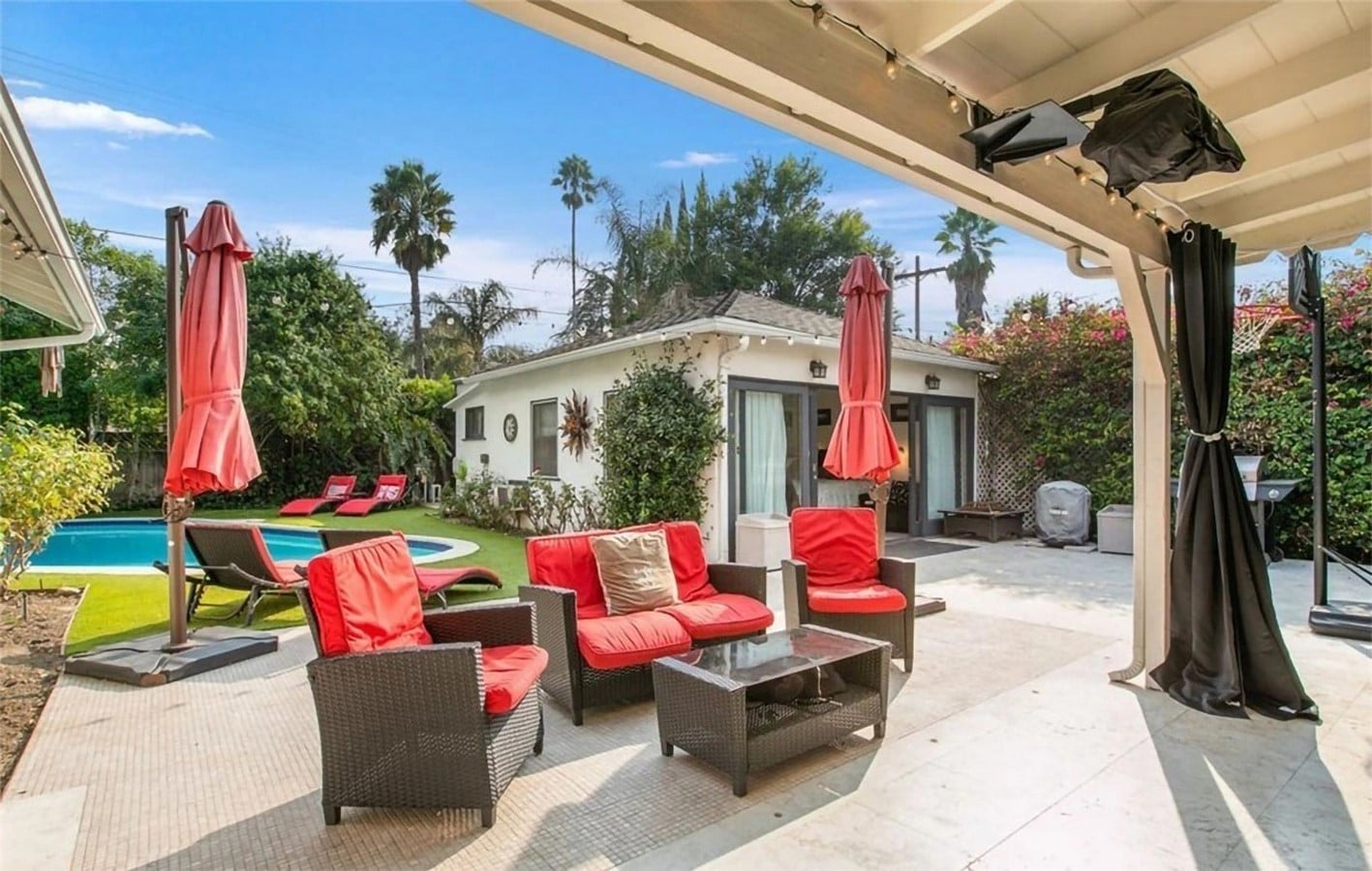 An inside look at the houses owned by Chris Pine - Sheet5