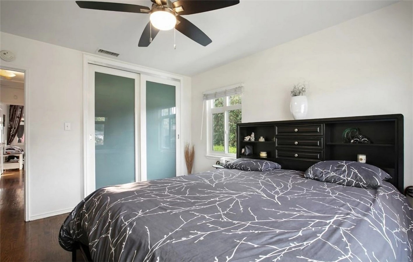An inside look at the houses owned by Chris Pine - Sheet6